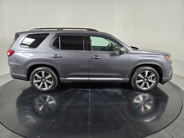Used 2025 Honda Pilot Touring image 7