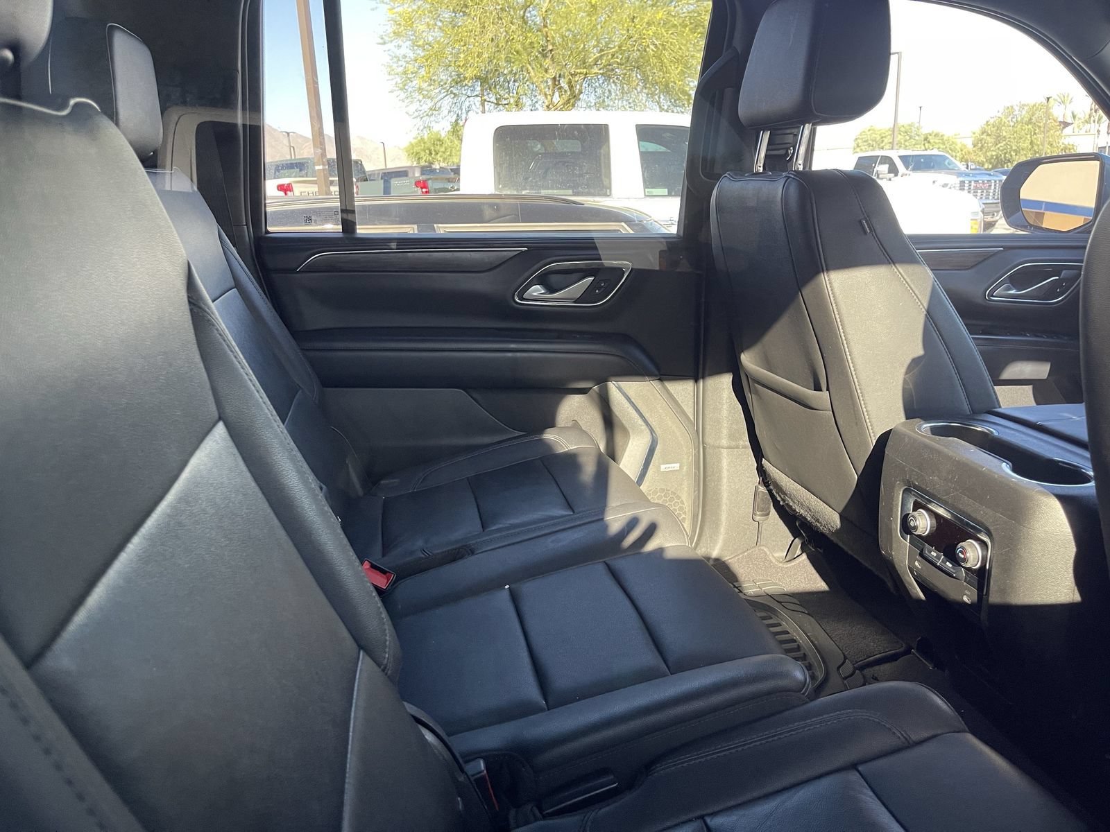 Used 2022 Chevrolet Suburban Z71 AWD/4WD image 8