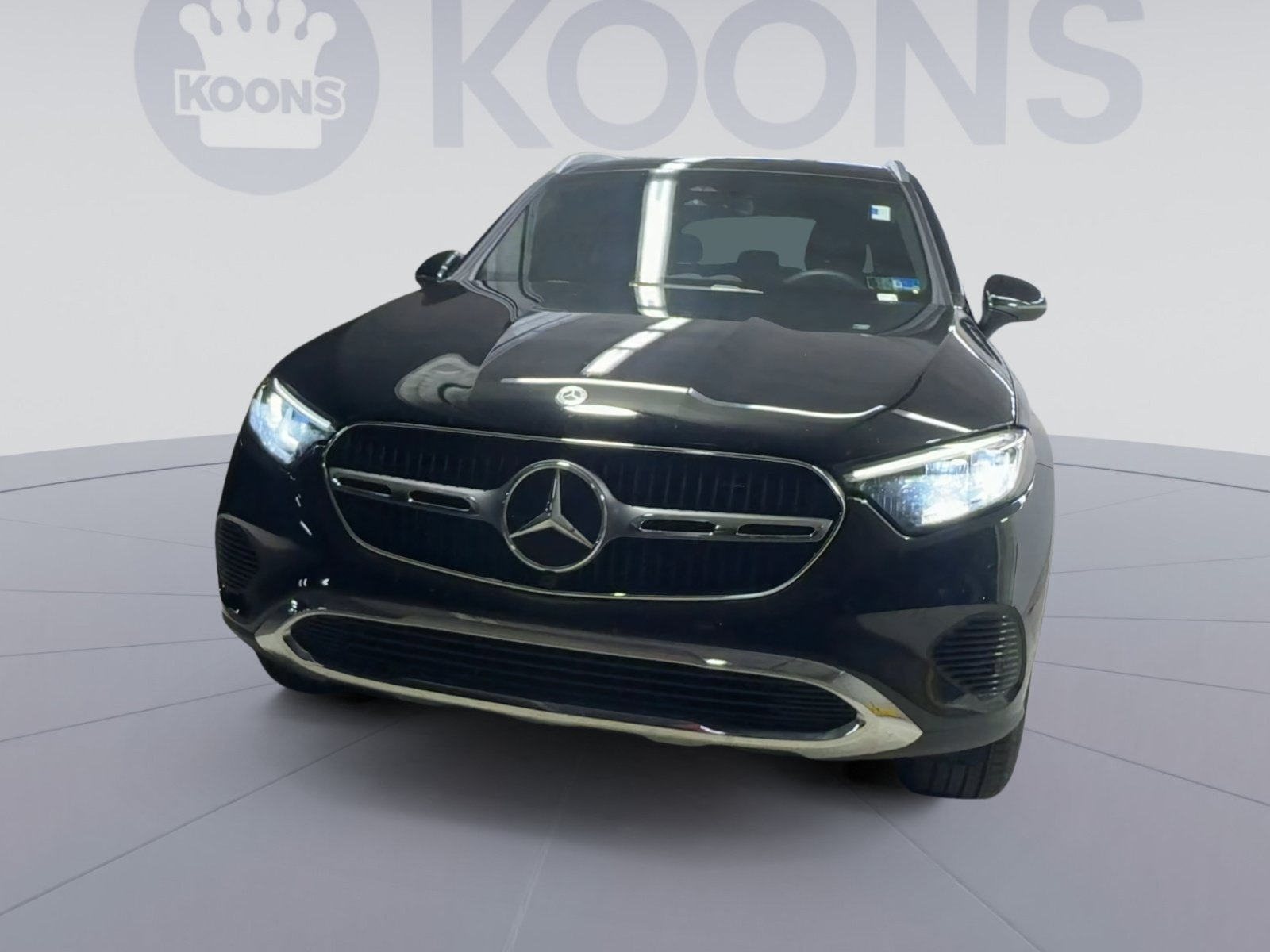 Used 2025 Mercedes-Benz GLC 300 4MATIC image 4
