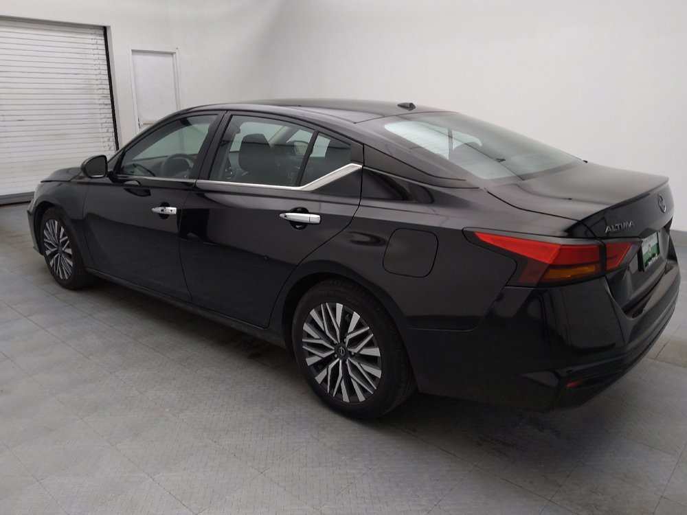 Used 2024 Nissan Altima 2.5 SV image 3