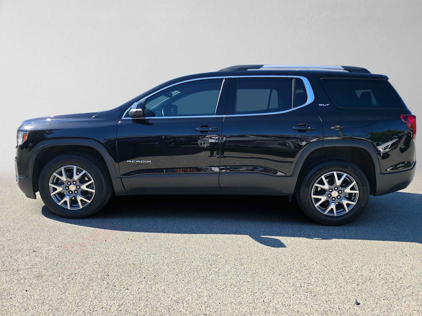 Used 2022 GMC Acadia SLT w/ Technology Package AWD/4WD image 6