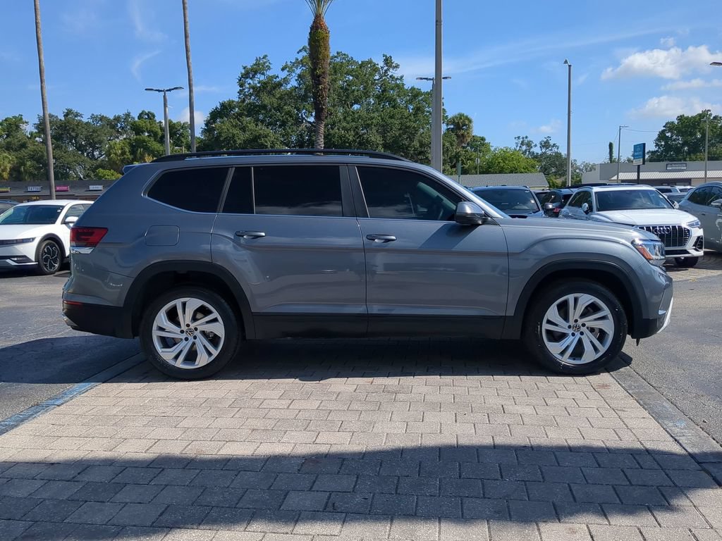 Used 2023 Volkswagen Atlas SE w/ Panoramic Sunroof Package FWD image 3