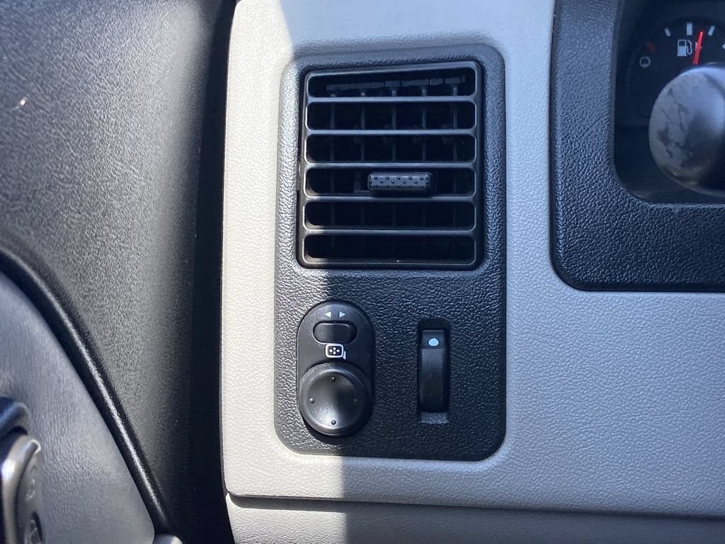 Used 2005 Chevrolet Equinox LT w/ Preferred Equipment Group AWD/4WD image 11