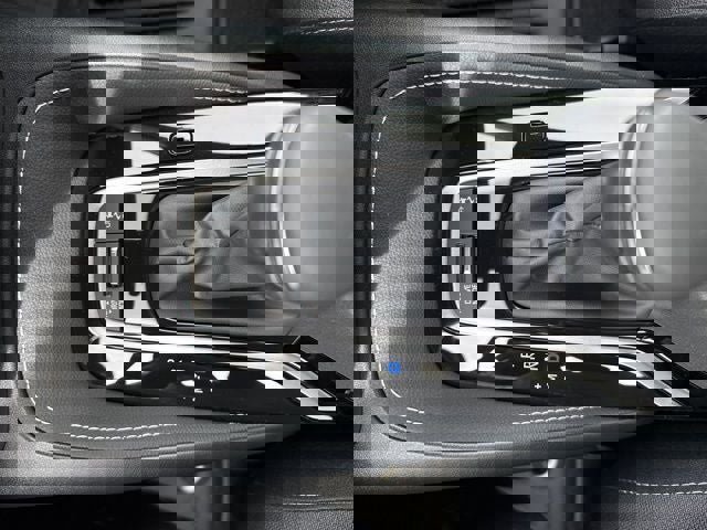 Used 2025 Toyota Corolla SE w/ SE Package image 29