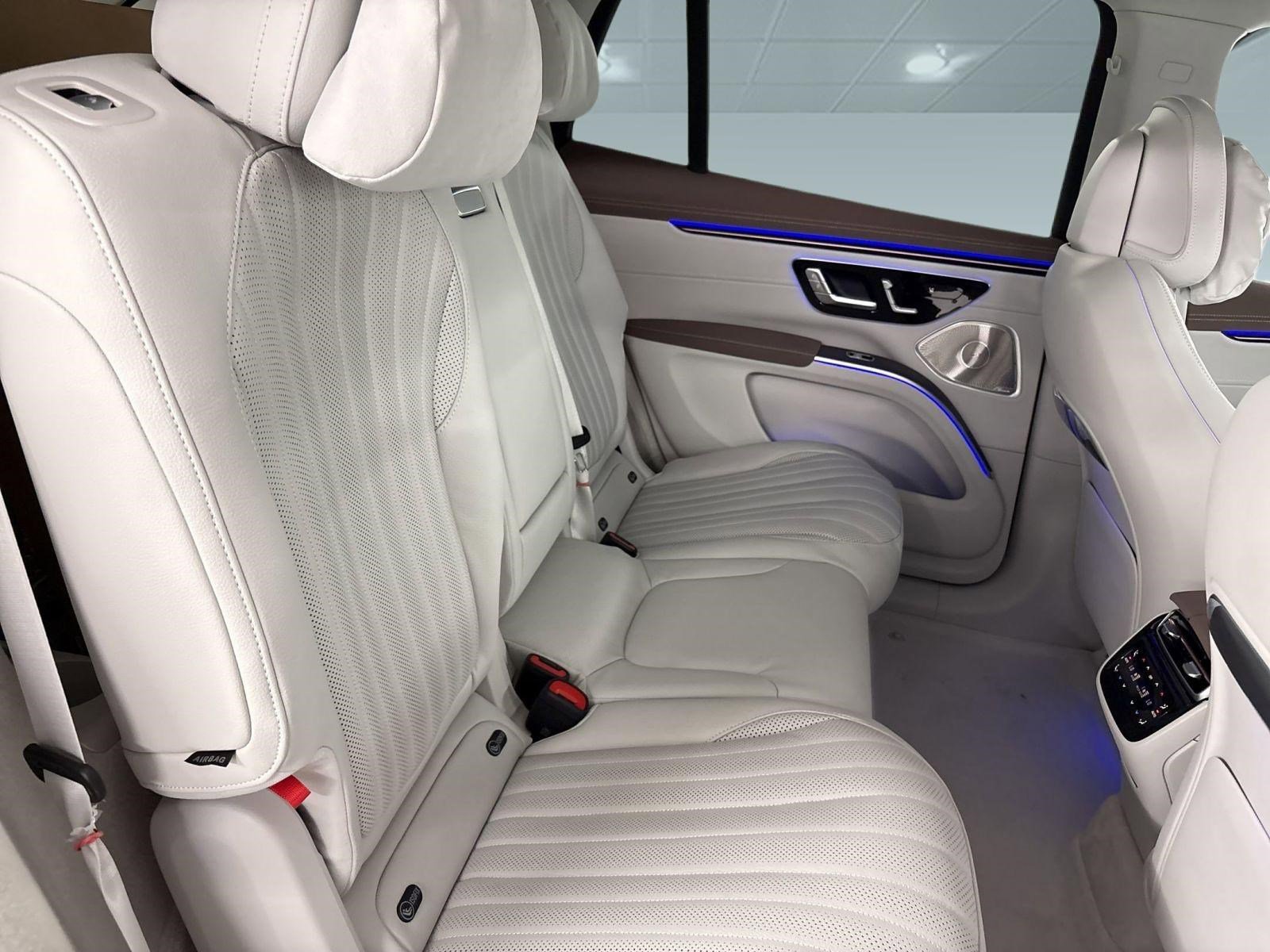 New 2026 Mercedes-Benz EQS 400 4MATIC SUV image 29