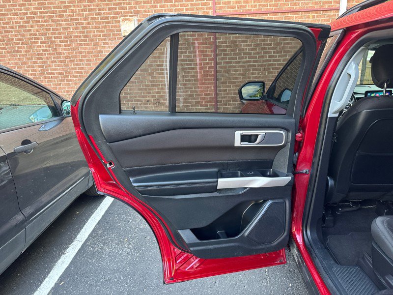 Used 2020 Ford Explorer XLT w/ Comfort Package AWD/4WD image 13
