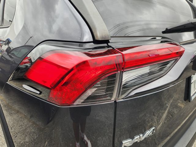 Used 2020 Toyota RAV4 XLE w/ Convenience Package FWD image 6
