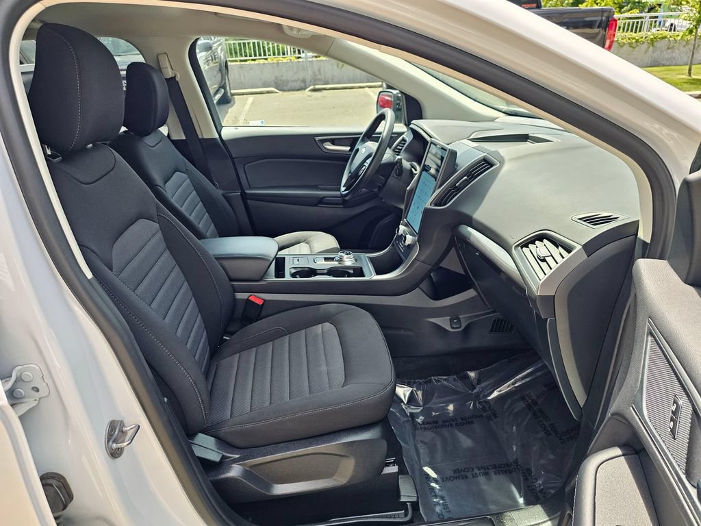 Used 2024 Ford Edge SE w/ Black Appearance Package AWD/4WD image 11