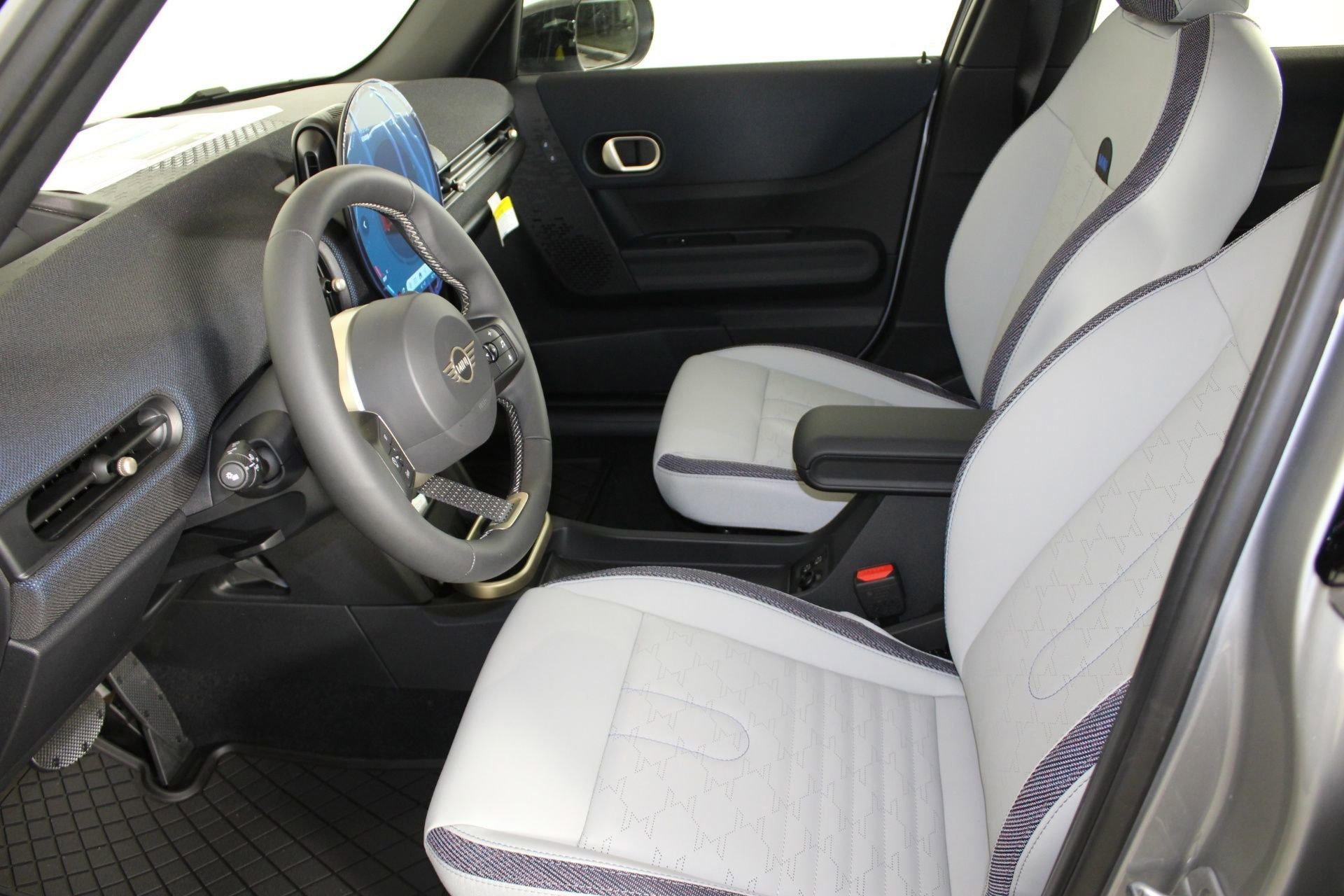 Used 2026 MINI Cooper 4-Door Hardtop FWD image 5