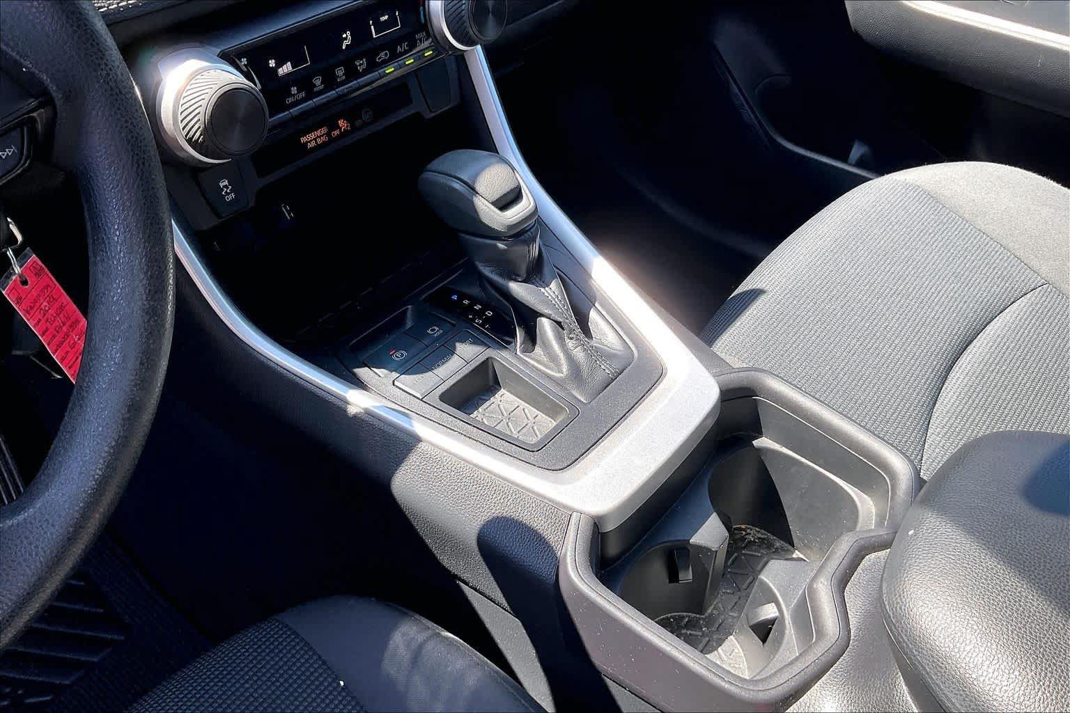 Used 2019 Toyota RAV4 LE w/ Carpet Mat Package FWD image 16