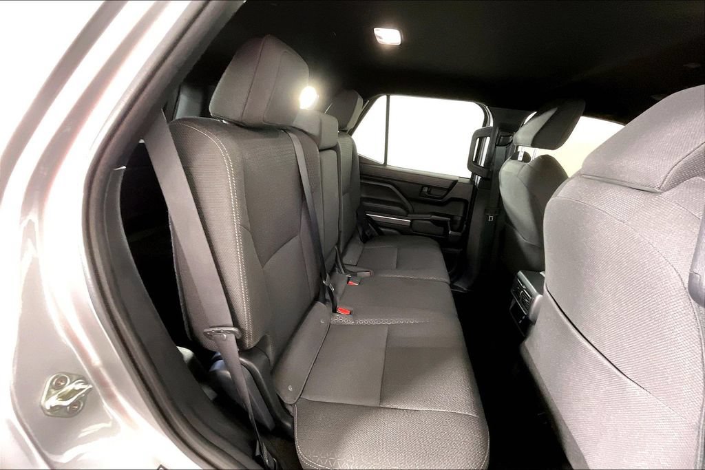 Used 2025 Toyota 4Runner SR5 AWD/4WD image 34