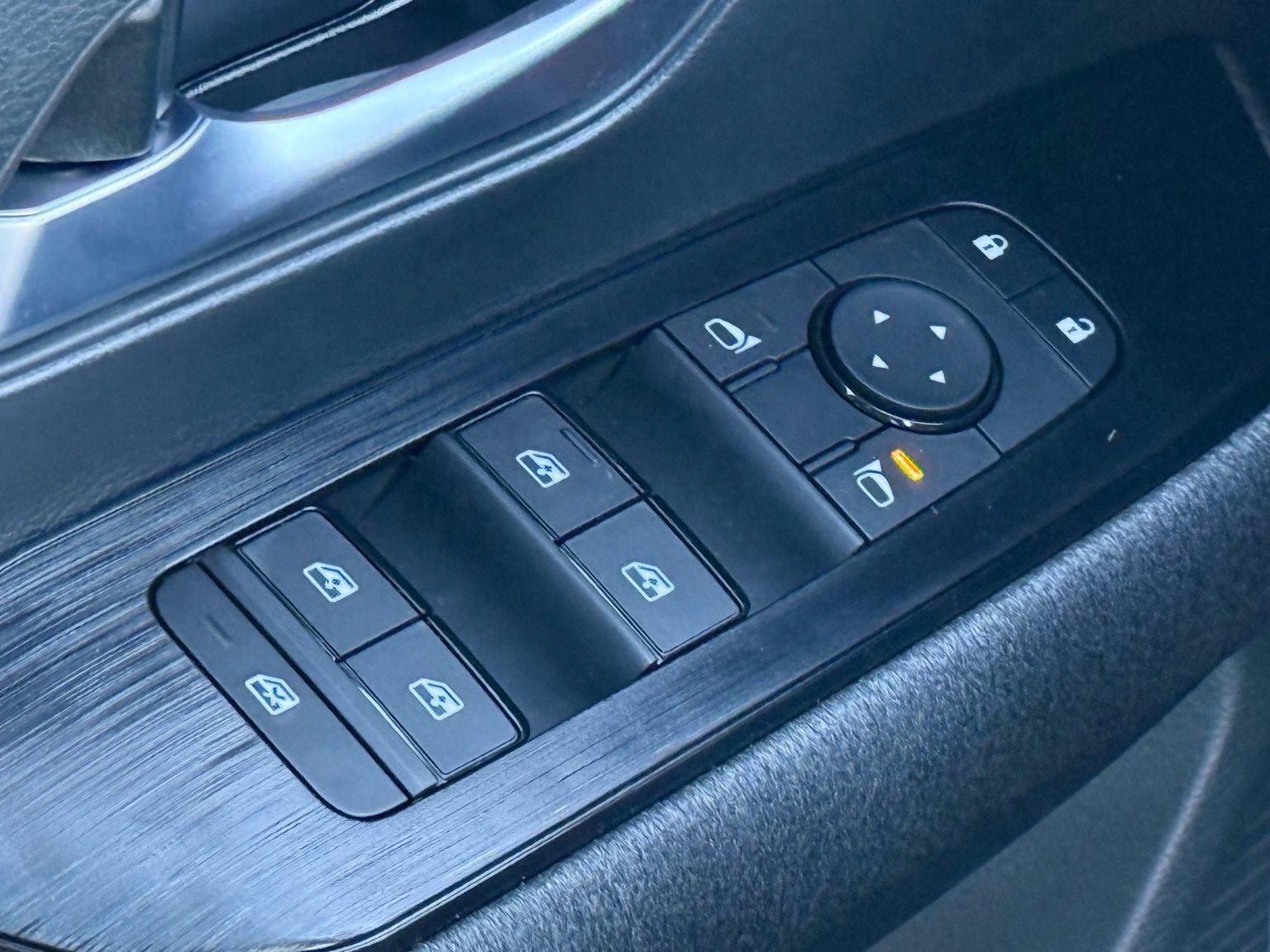 Used 2025 Nissan Kicks SV image 29