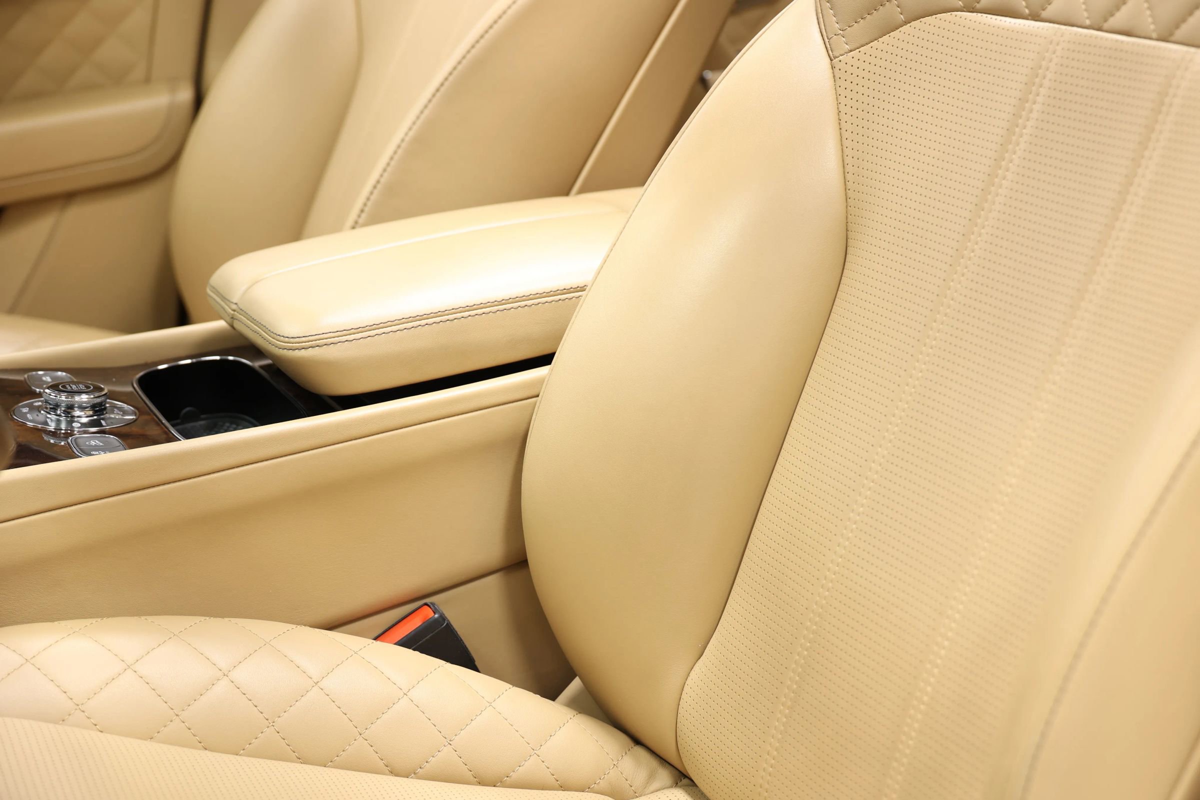 Used 2018 Bentley Bentayga AWD/4WD image 20