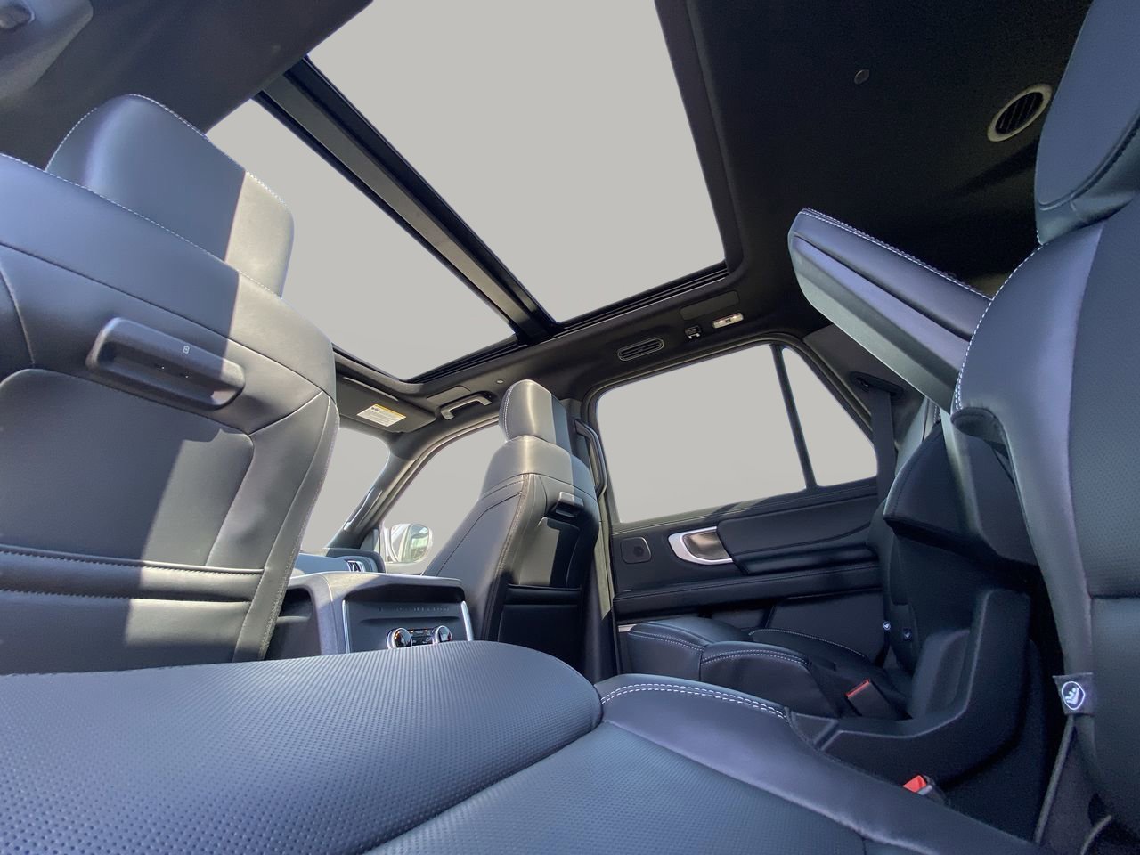 New 2025 Ford Expedition Platinum w/ Stealth Performance Package AWD/4WD image 16
