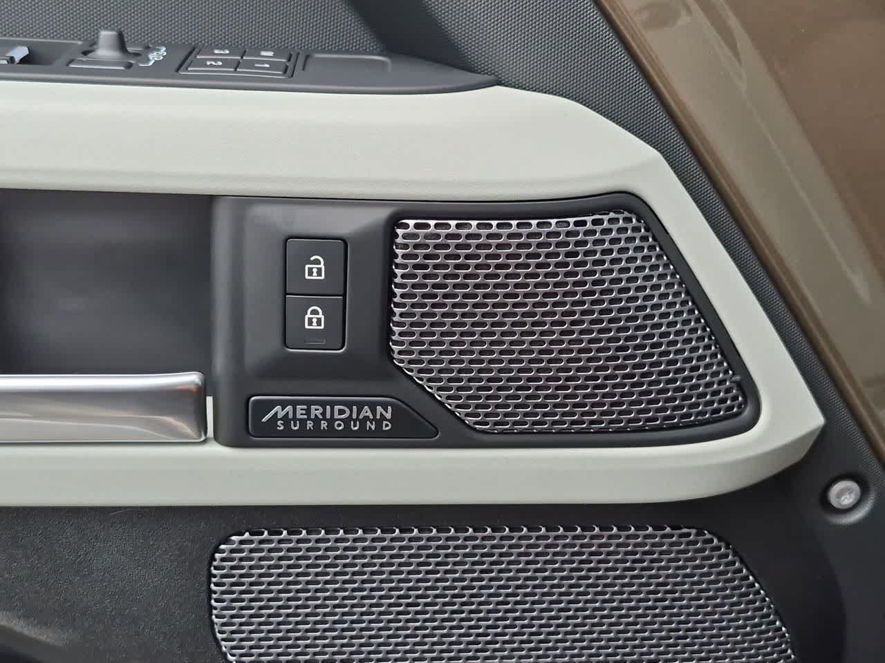 Certified 2023 Land Rover Defender 110 X-Dynamic SE AWD/4WD image 30
