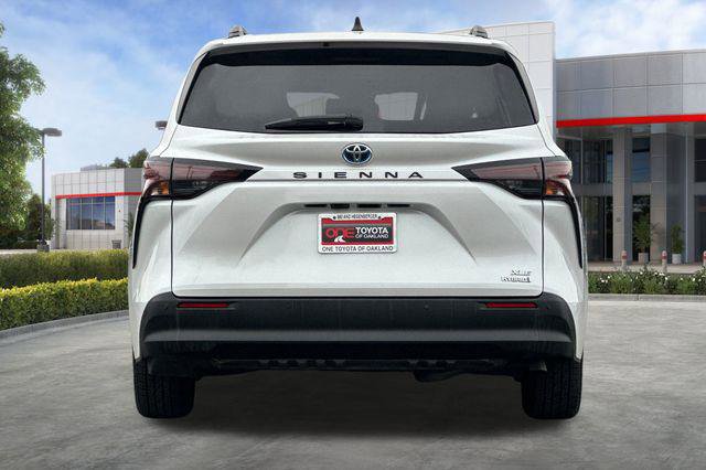 Certified 2023 Toyota Sienna XLE image 6