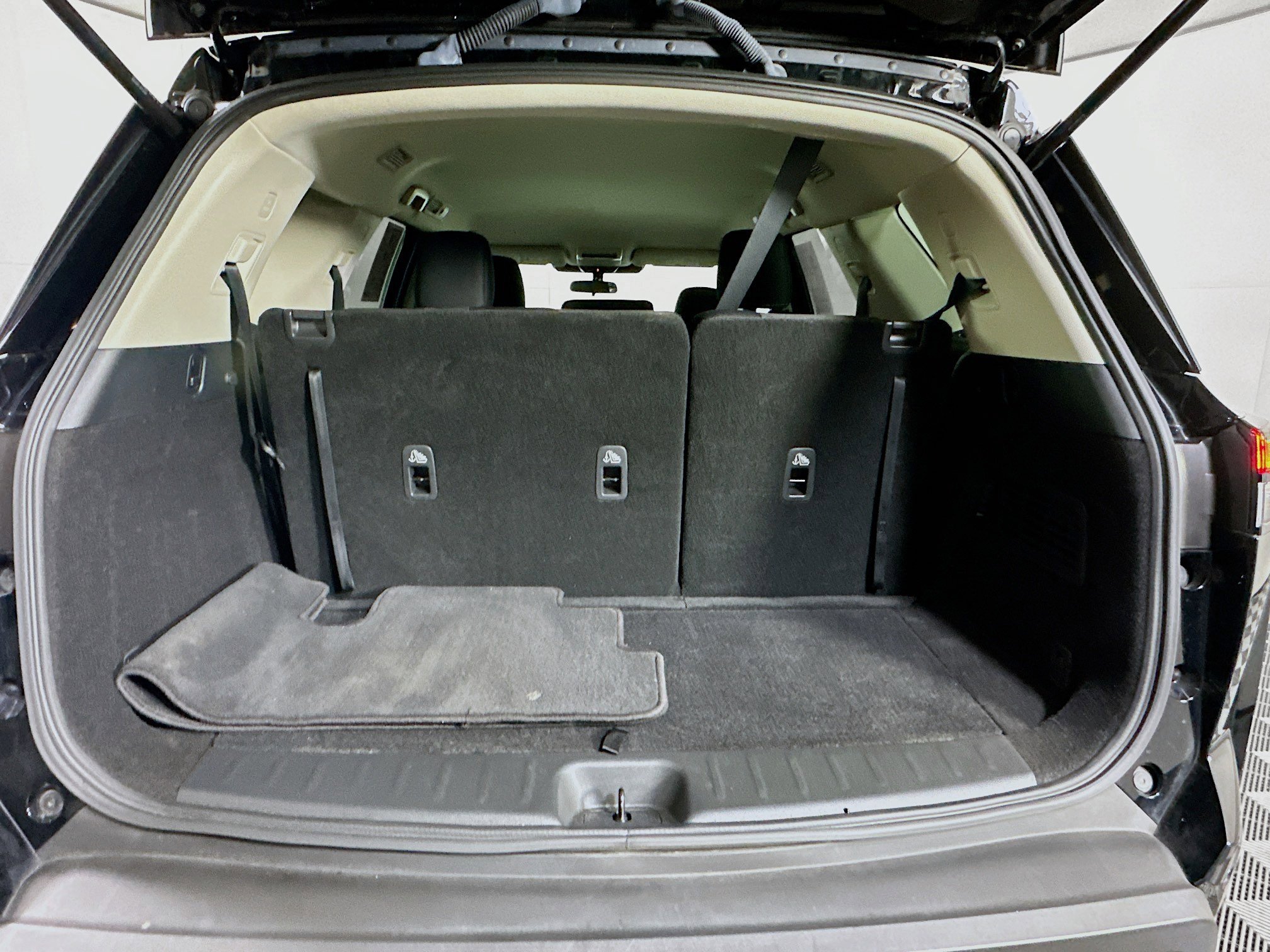 Used 2024 Nissan Pathfinder S image 28