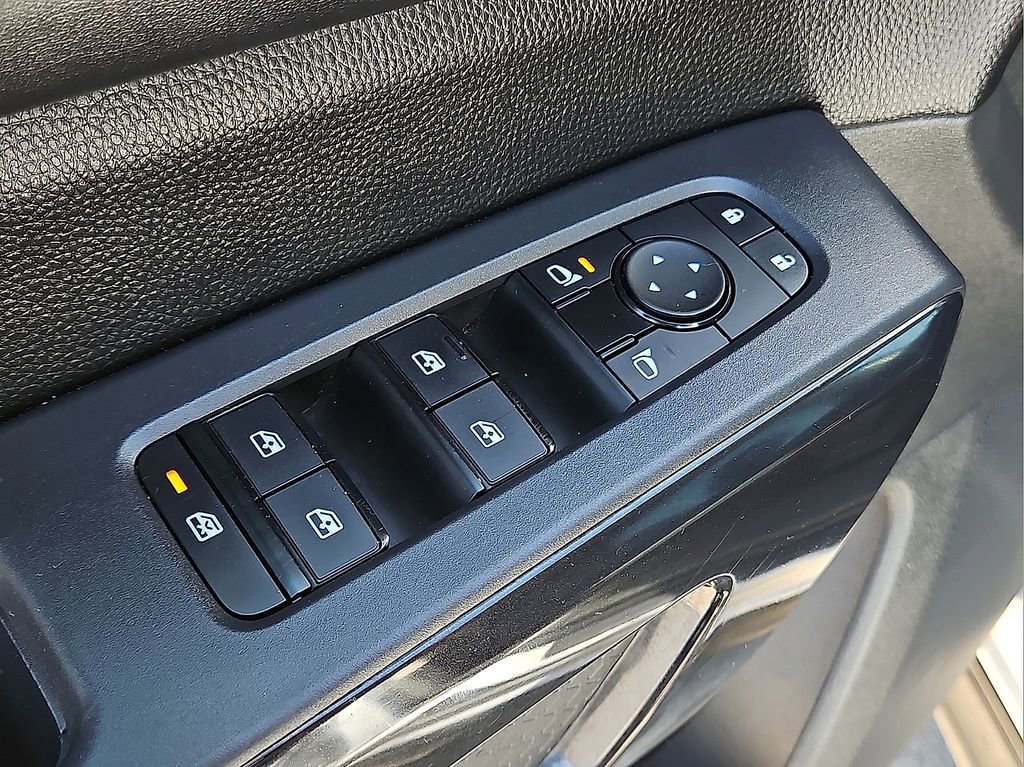 Used 2024 Nissan Pathfinder SV FWD image 18