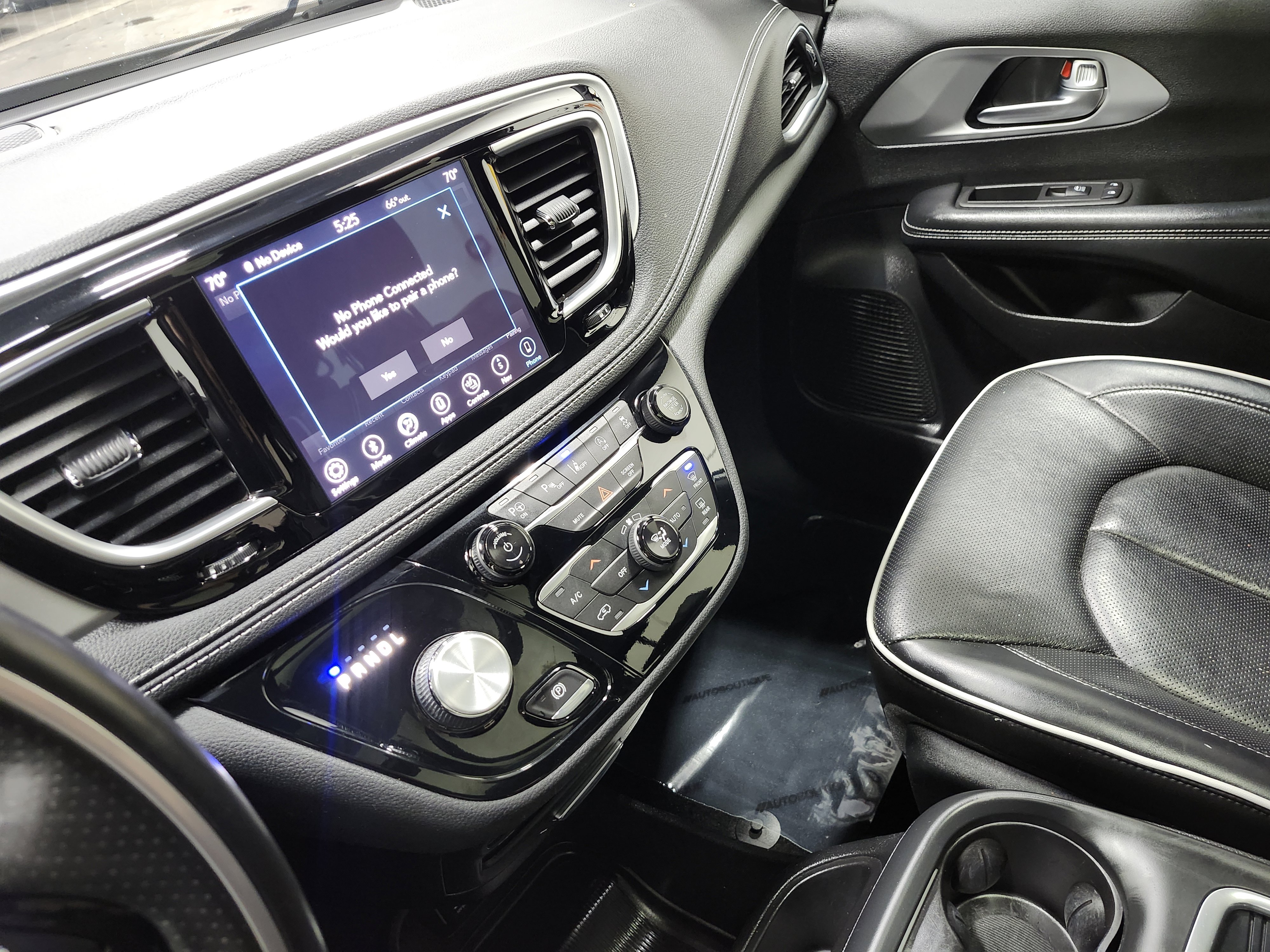 Used 2019 Chrysler Pacifica Limited w/ Advanced Safetytec Group image 30