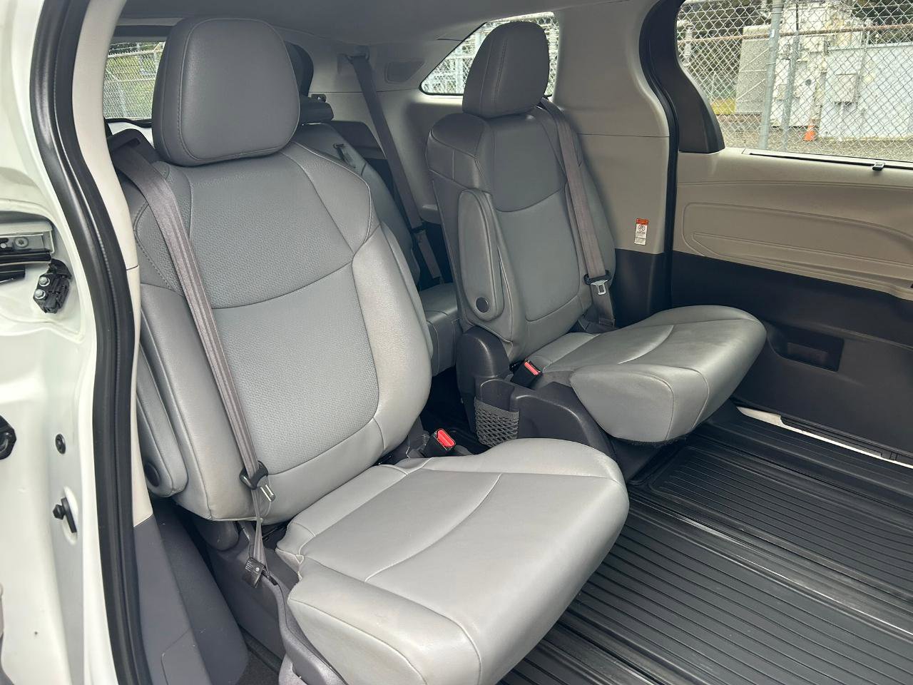 Used 2021 Toyota Sienna XLE w/ XLE Plus Package AWD/4WD image 17