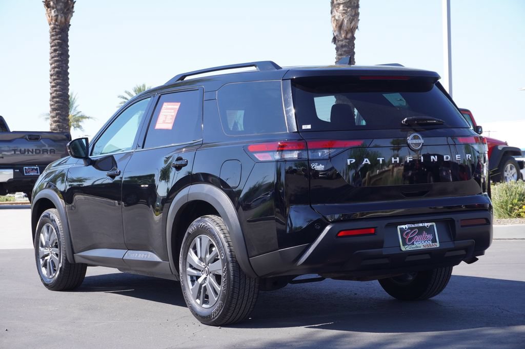 Used 2025 Nissan Pathfinder SV FWD image 3