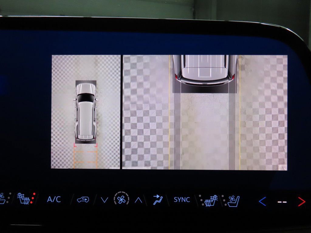 Used 2025 Chevrolet Suburban High Country AWD/4WD image 14