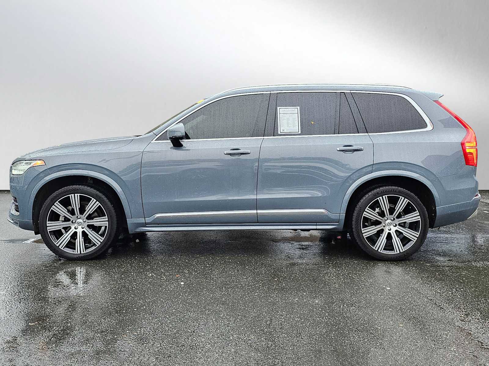 Certified 2022 Volvo XC90 T6 Inscription w/ Climate Package image 4