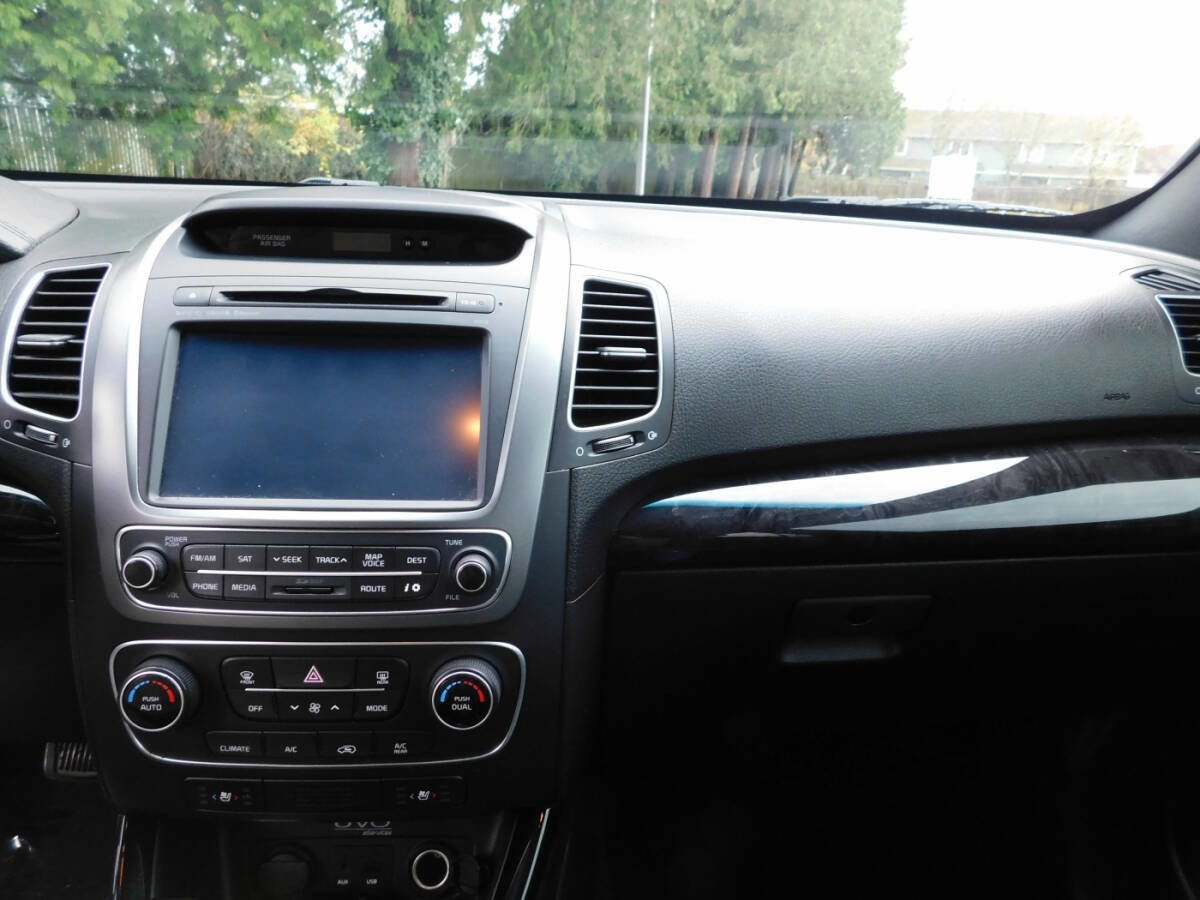 Used 2014 Kia Sorento SX w/ 3rd Row Package image 10