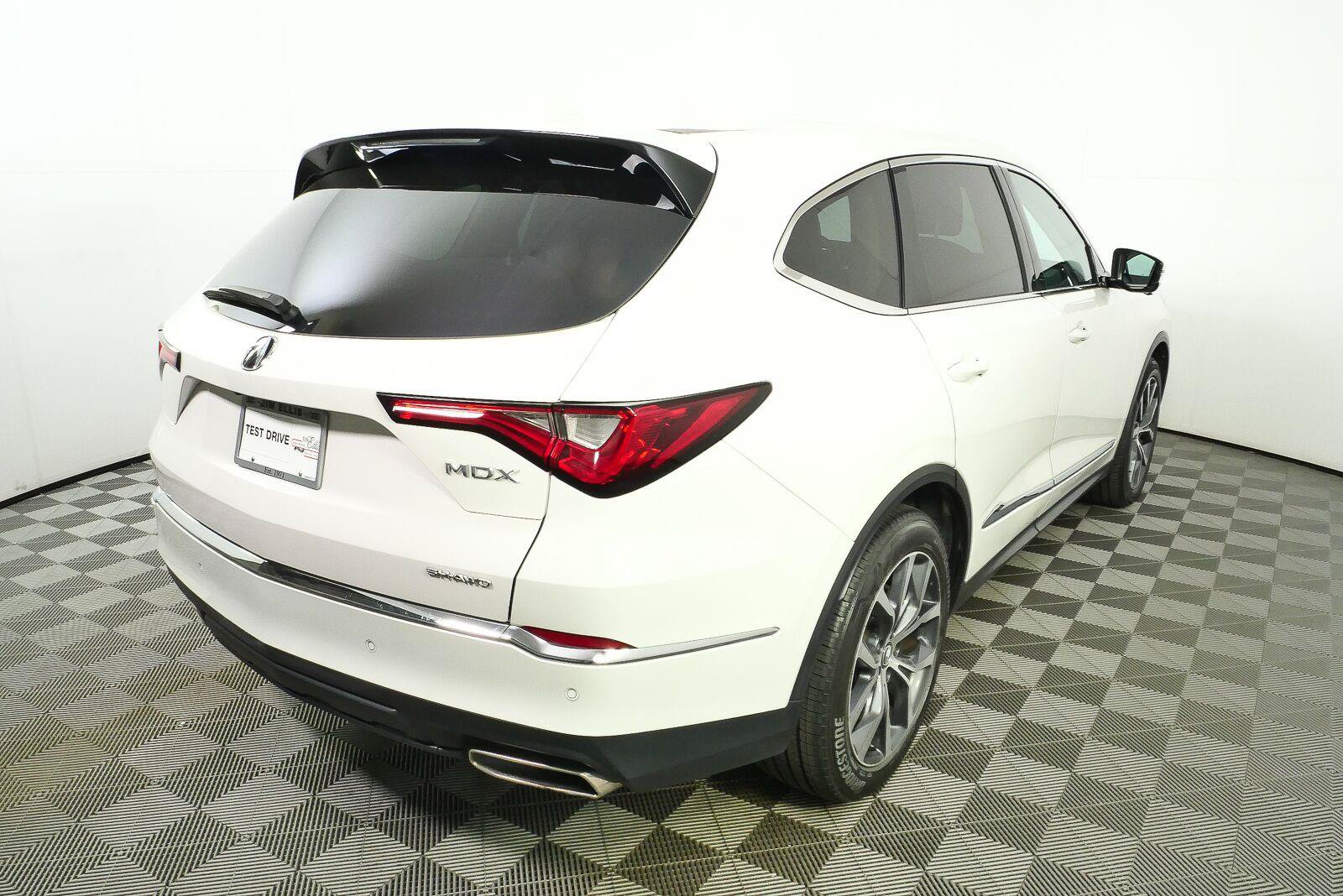 Used 2023 Acura MDX w/ Technology Package AWD/4WD image 3