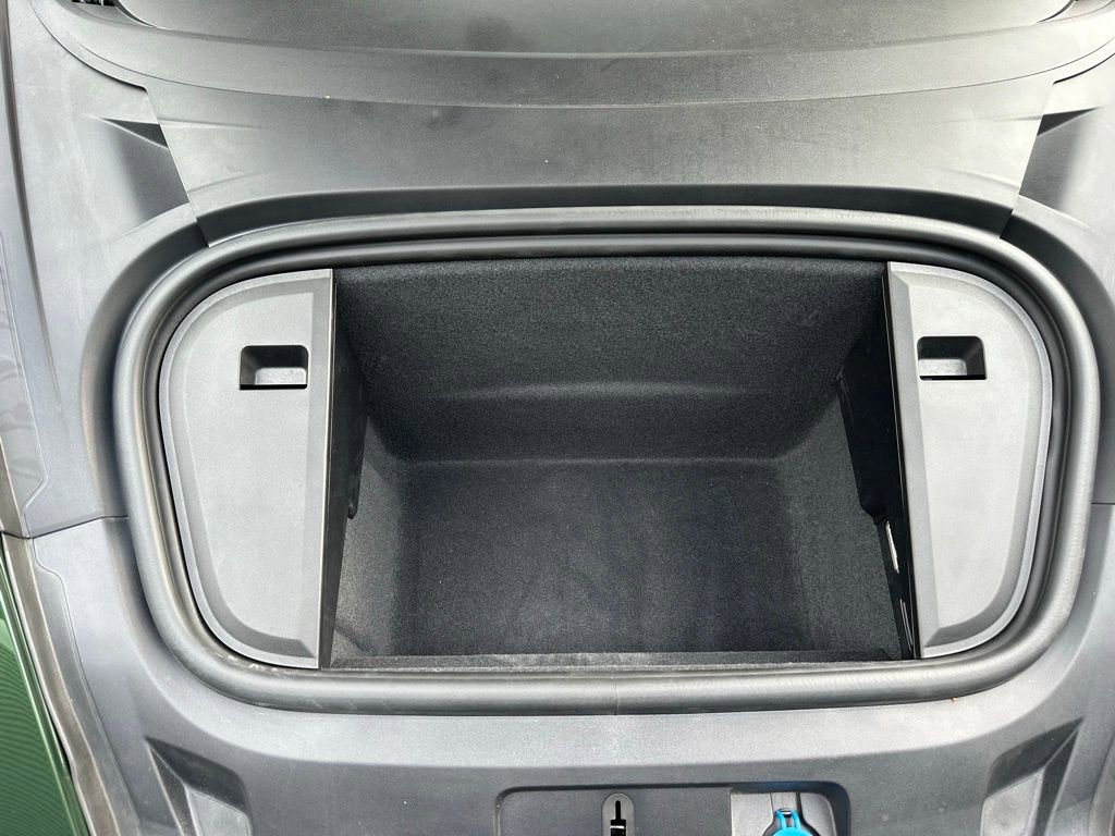 Used 2025 Porsche Taycan 4S image 38