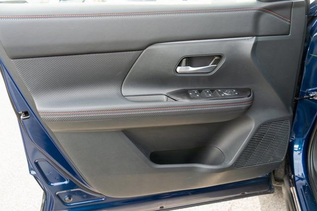 Certified 2025 Nissan Kicks SR image 18