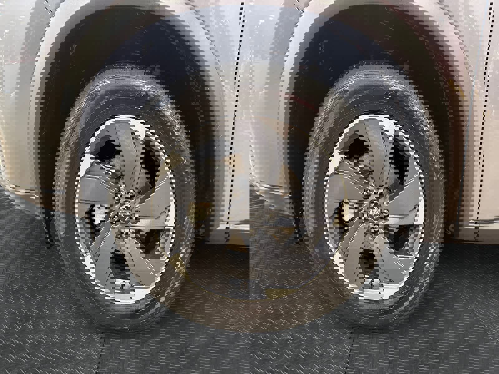 Used 2025 Nissan Rogue SV image 15