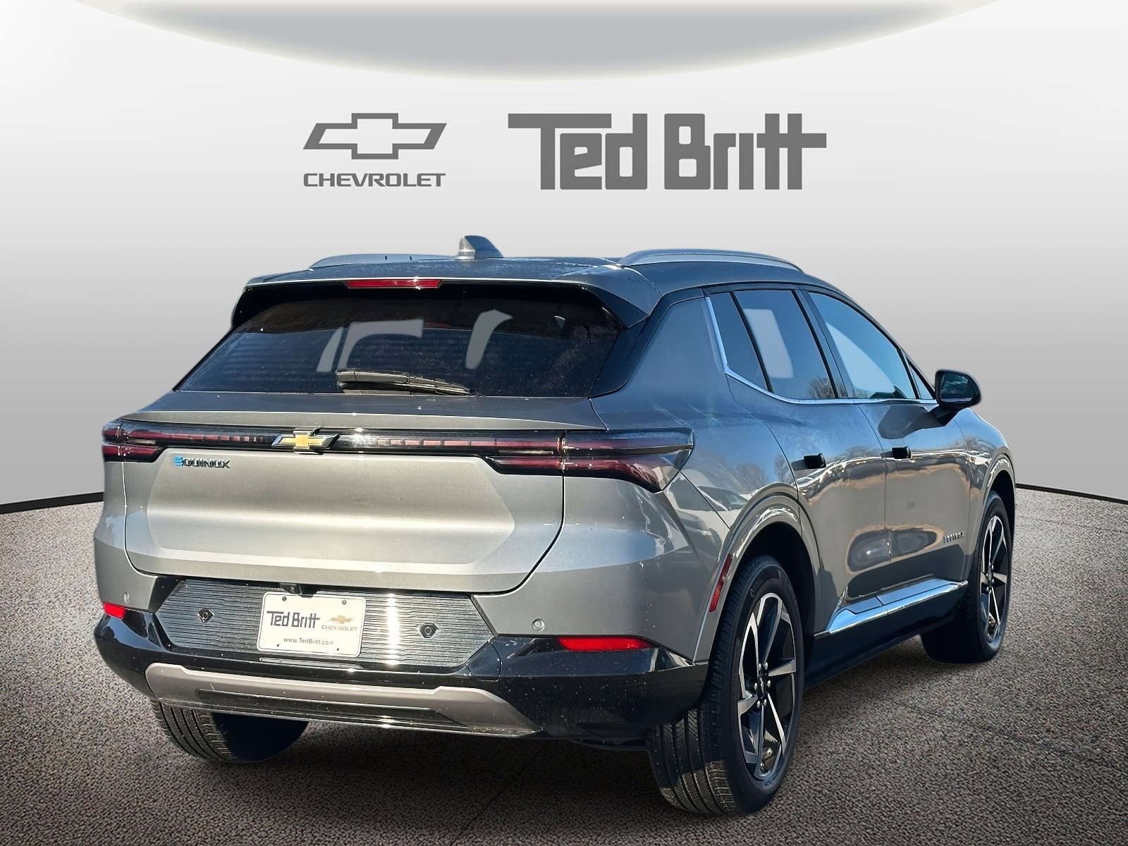 Used 2024 Chevrolet Equinox EV LT image 4