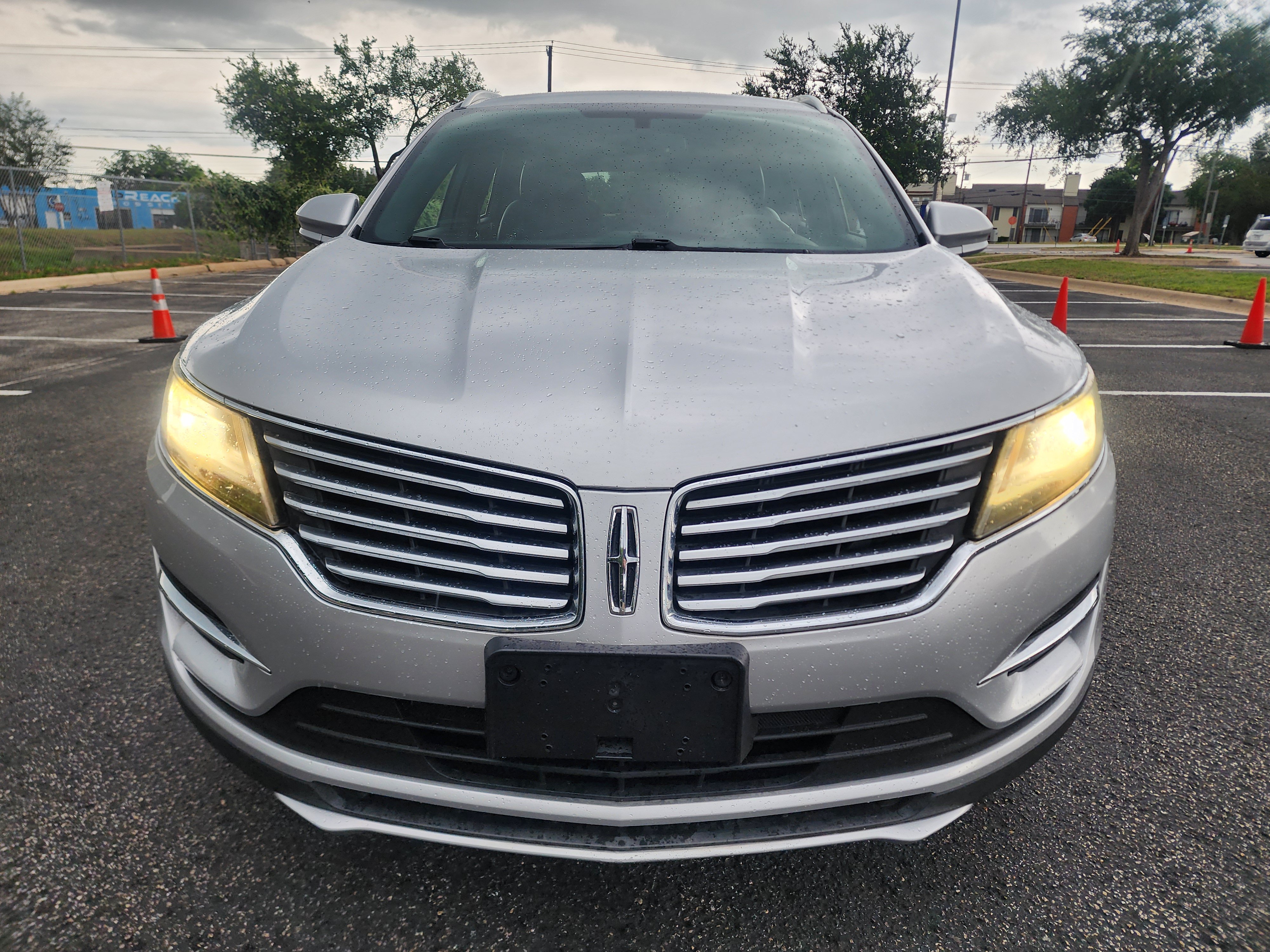 Used 2018 Lincoln MKC Premiere FWD image 2