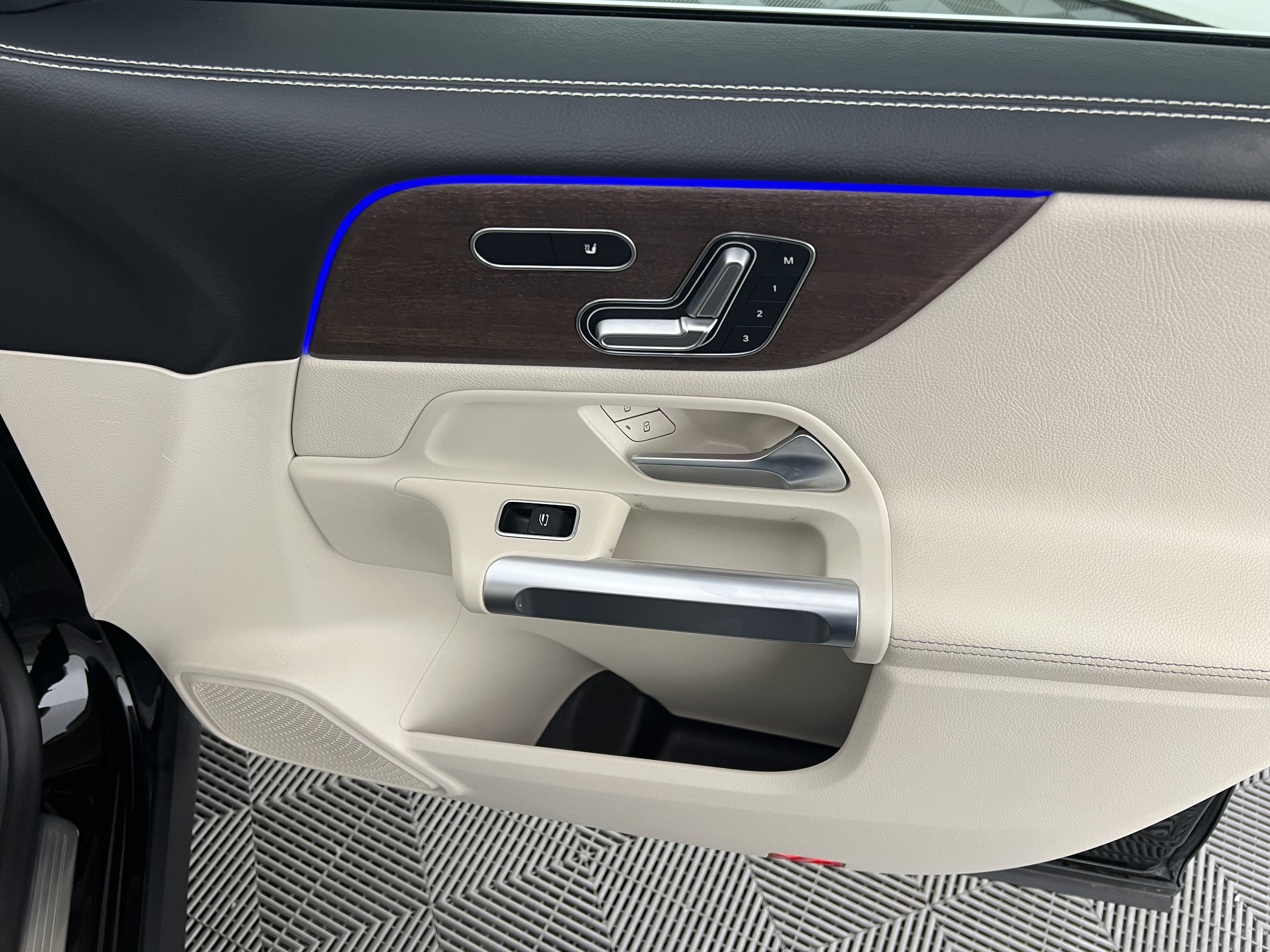 Certified 2023 Mercedes-Benz GLB 250 4MATIC image 27