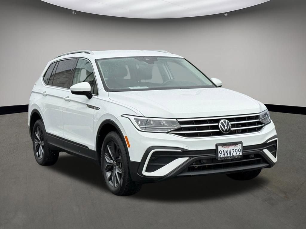 Used 2022 Volkswagen Tiguan SE FWD image 1