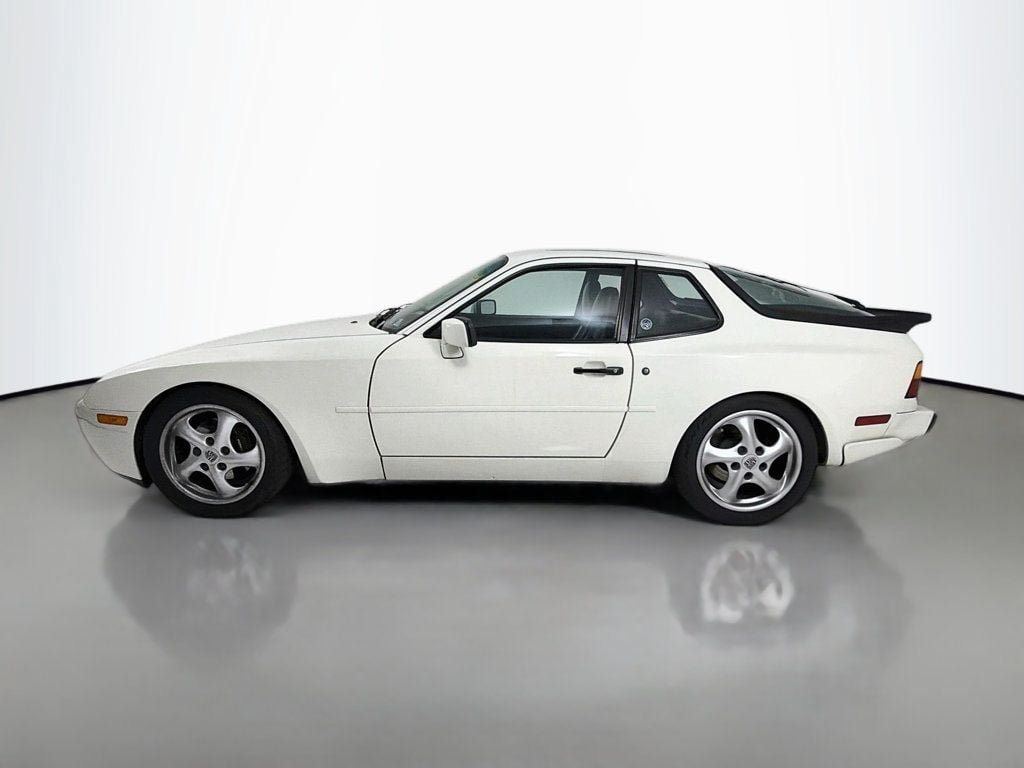 Used 1988 Porsche 944 Turbo RWD image 2