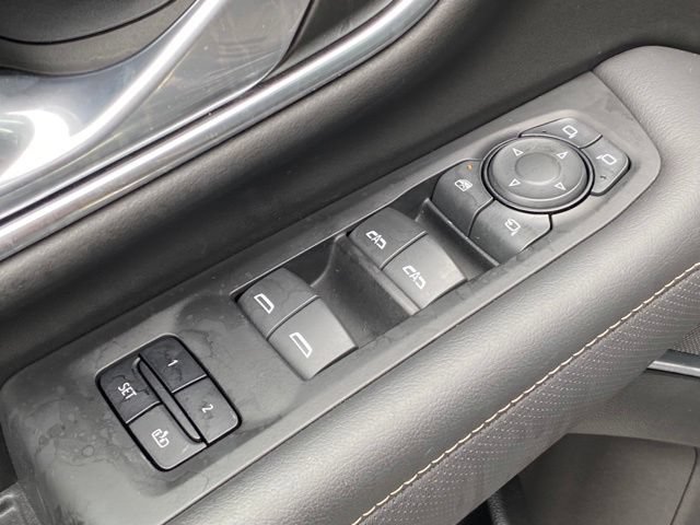 Used 2022 GMC Yukon XL SLT w/ SLT Luxury Package AWD/4WD image 12