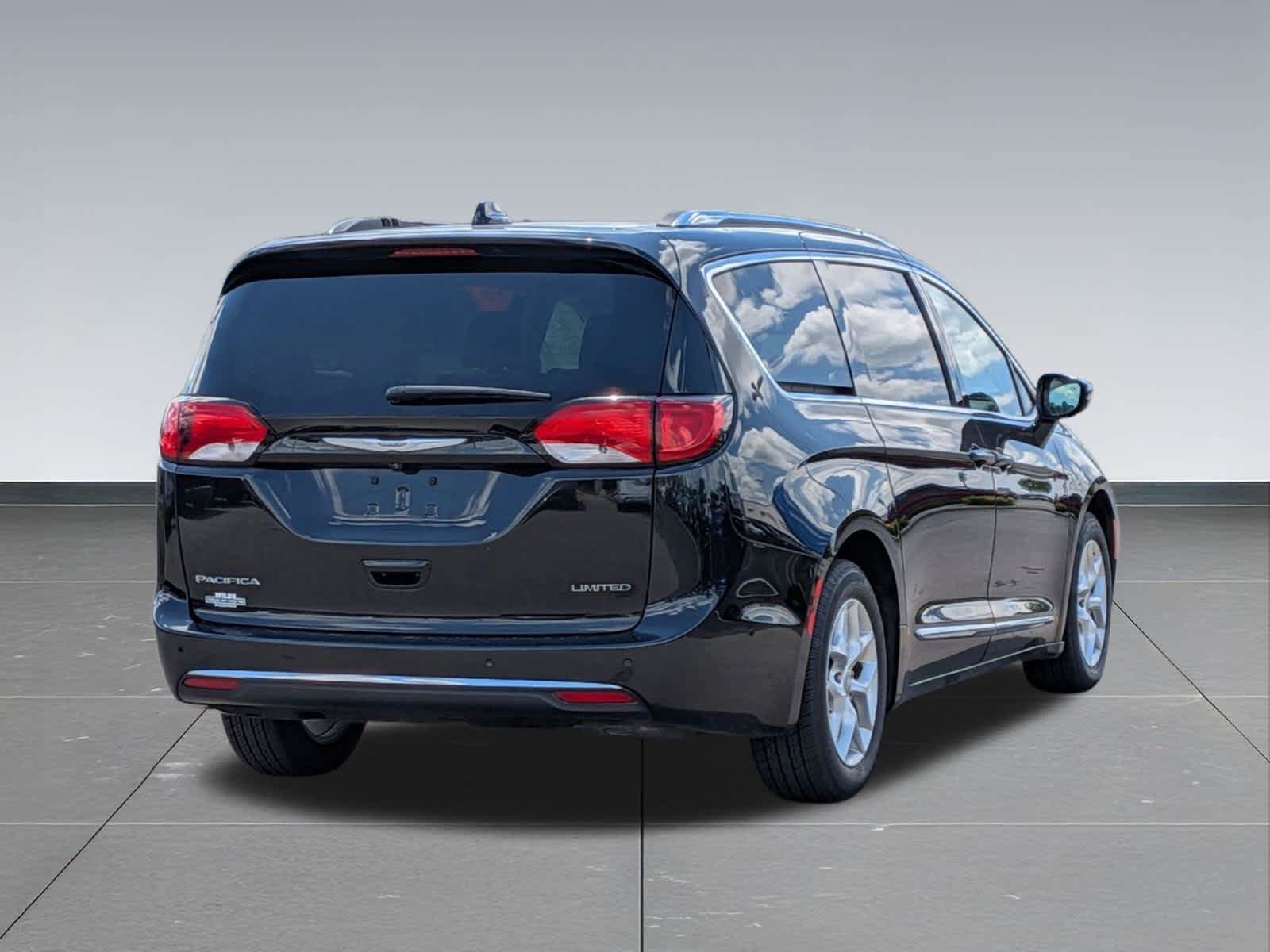 Used 2020 Chrysler Pacifica Limited w/ Advanced Safetytec Group FWD image 5