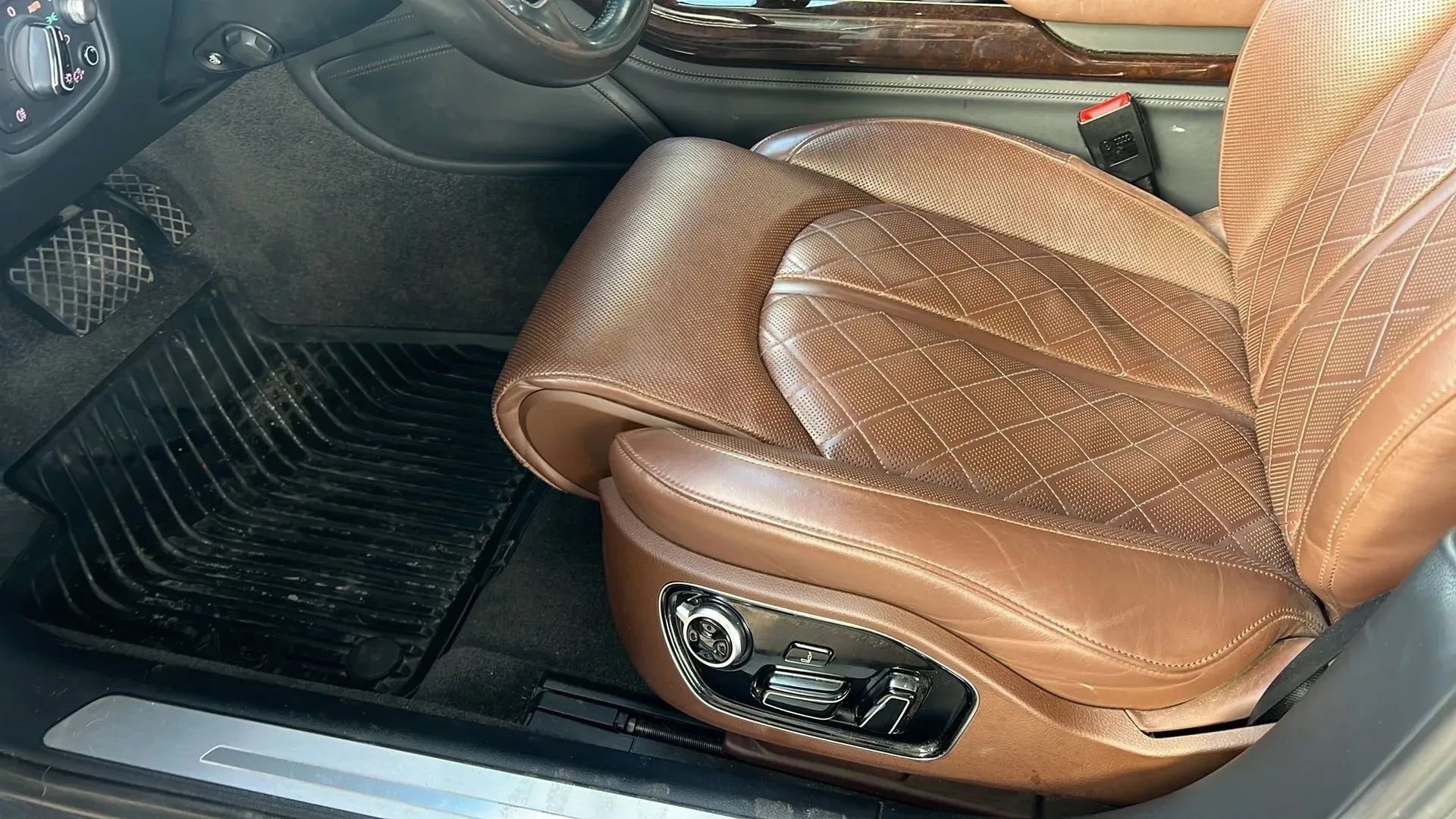 Used 2015 Audi A8 L TDI image 18