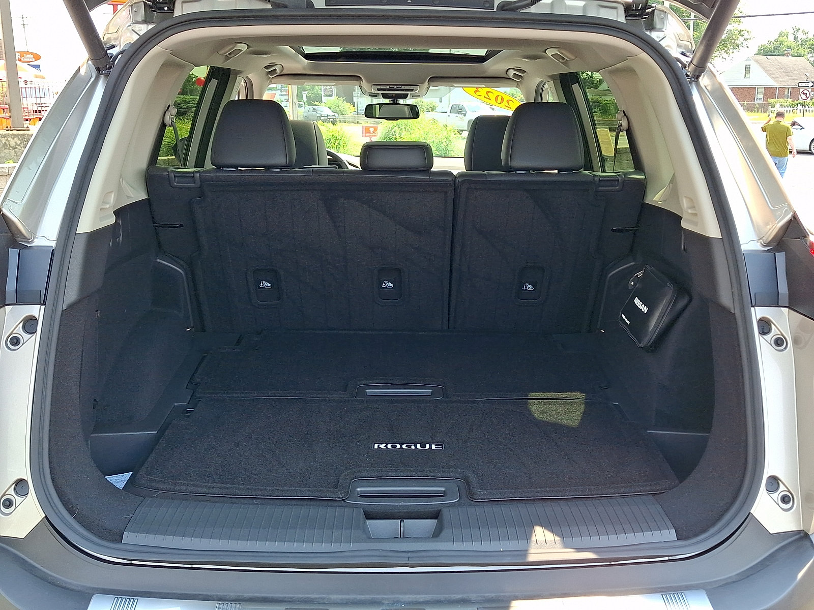 Certified 2023 Nissan Rogue Platinum w/ Platinum Premium Package AWD/4WD image 33