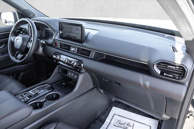 Used 2025 Honda Pilot Black Edition image 27