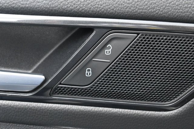 Used 2022 Volkswagen Tiguan SE AWD/4WD image 14
