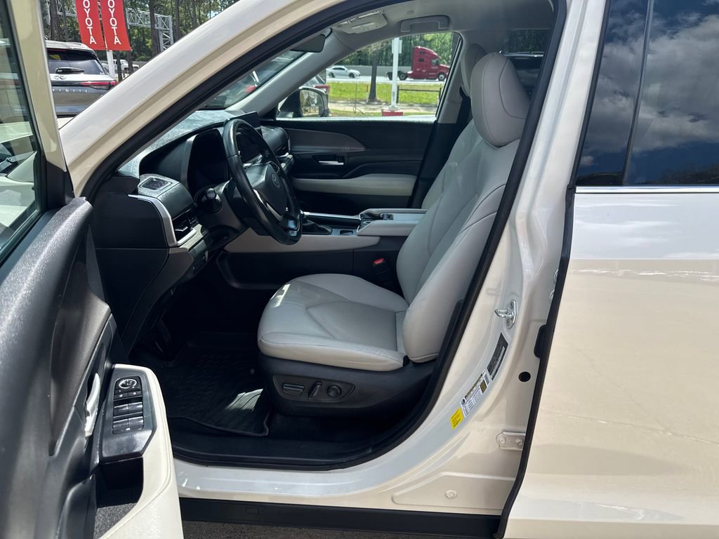 Used 2024 Toyota Grand Highlander XLE image 30