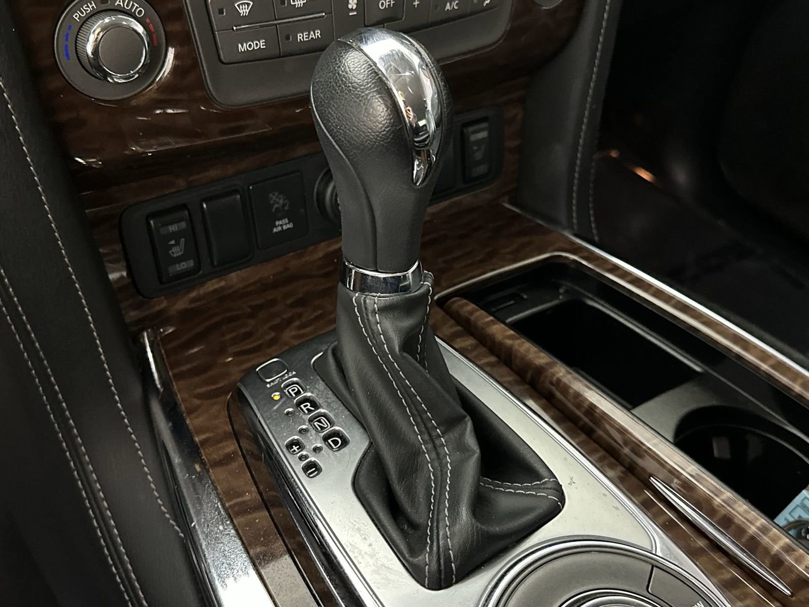 Used 2020 Nissan Armada SL image 24