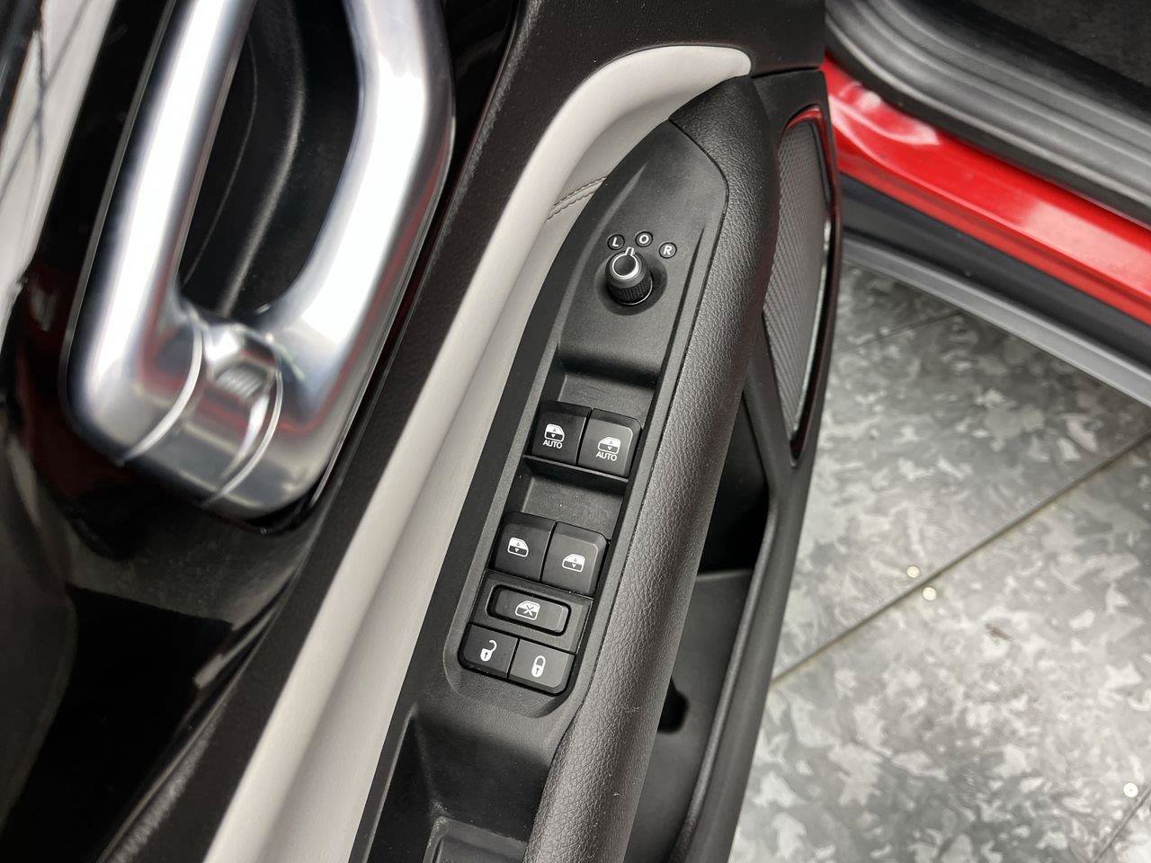 Used 2023 Jeep Compass Limited AWD/4WD image 7