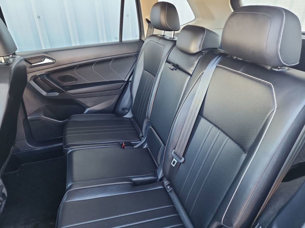 Used 2024 Volkswagen Tiguan SE image 37