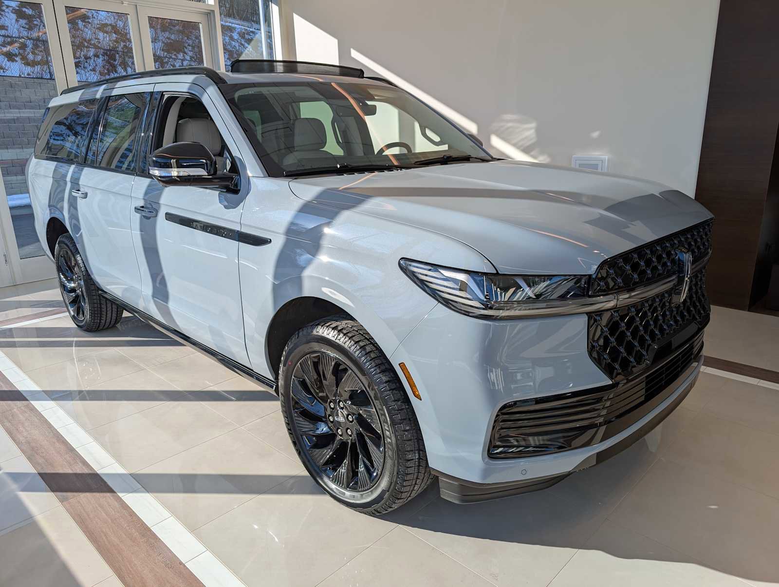 New 2026 Lincoln Navigator L Reserve w/ Jet Appearance Package image 4