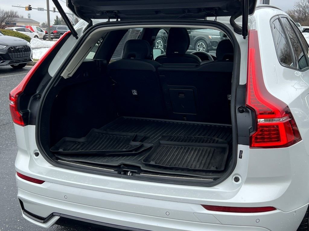 Certified 2023 Volvo XC60 B5 Plus w/ Climate Package image 17