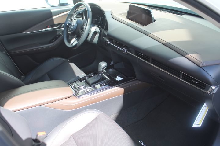 Used 2025 MAZDA CX-30 AWD 2.5 S w/ Premium Package image 16